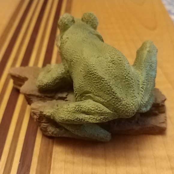 Stone Critters Tree Frog Figurine - Picture 3 of 9